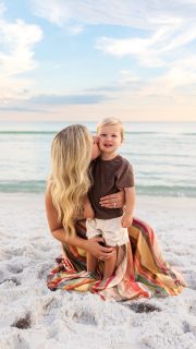 Sunrise sessions are my favorite 🤍 Message me to book your 2027 Destin beach photos before my prices increase! �

#30aphotographer #destinflorida #destinphotographer #30afamilyphotographer #30a